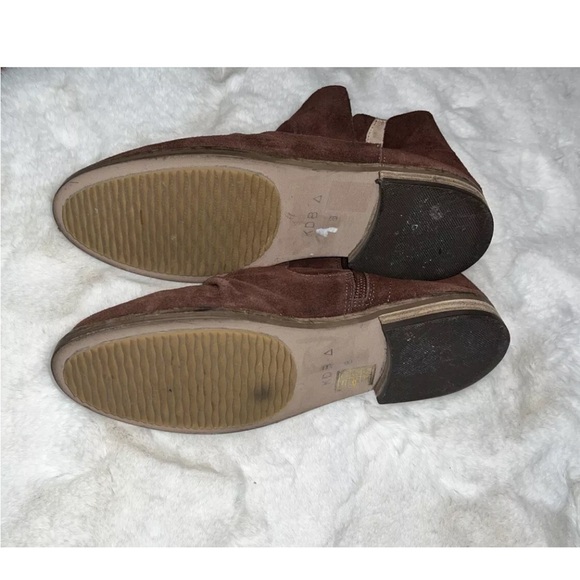 Kelsi Dagger Brooklyn Latch Ankle Bootie Coffee Brown Suede Leather 7.5 M NWOB - Picture 3 of 9